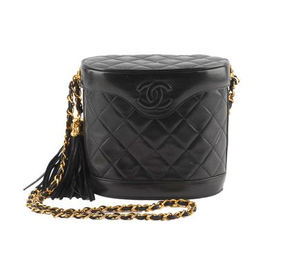CHANEL CC
Chanel CC shoulder bag in black...