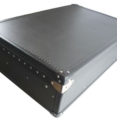 LOUIS VUITTON ALZER 70
Louis Vuitton Alzer...