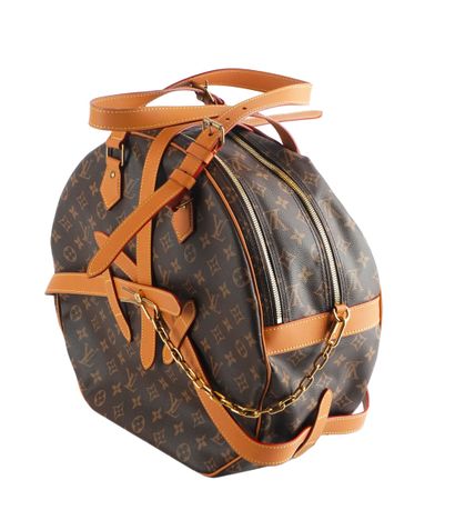 LOUIS VUITTON
Louis Vuitton hat chest bag...