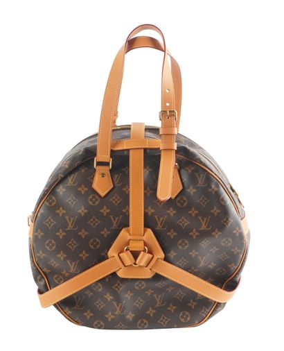 LOUIS VUITTON
Louis Vuitton hat chest bag...