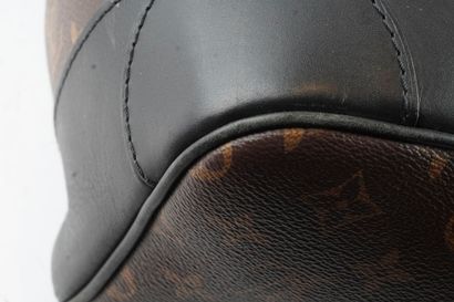 LOUIS VUITTON ECLIPSE
Louis Vuitton Eclipse...