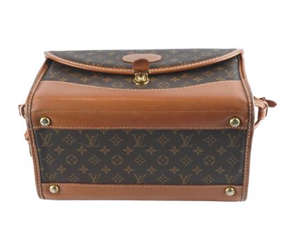 LOUIS VUITTON
Louis Vuitton cosmetic bag...