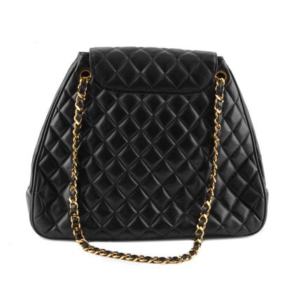 CHANEL
Quilted black leather Chanel bag,...