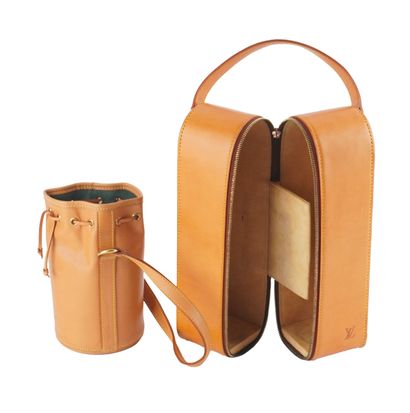 LOUIS VUITTON 
Set including wine bottle...