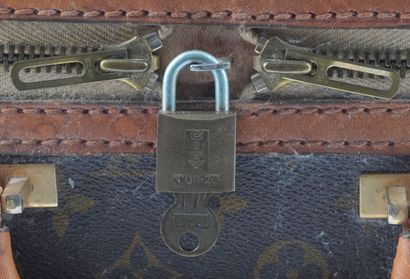 LOUIS VUITTON
Vintage Louis Vuitton suitcase...