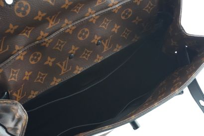 LOUIS VUITTON STEAMER
Louis Vuitton Steamer...