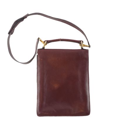 CARTIER
Cartier shoulder bag in burgundy...