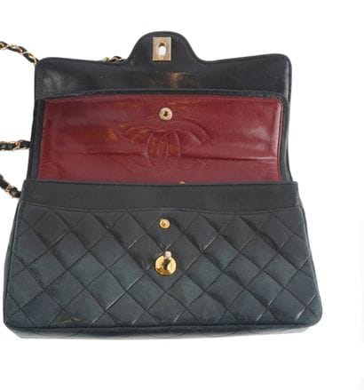 CHANEL
Chanel Timeless double shoulder bag...