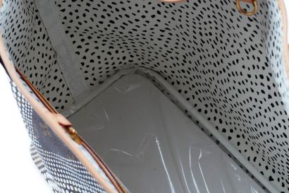 LOUIS VUITTON x YAYOI KUSAMA NEVERFULL
Louis...