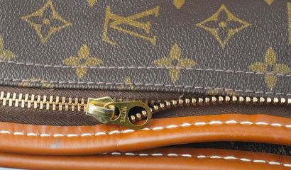 LOUIS VUITTON
Louis Vuitton garment bag in...