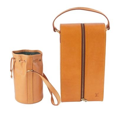 LOUIS VUITTON 
Set including wine bottle...