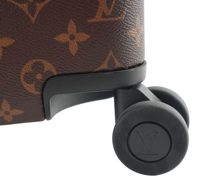 LOUIS VUITTON HORIZON
Louis Vuitton Horizon...