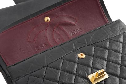 CHANEL 2.55
Chanel shoulder handbag Model...