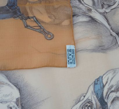 HERMÈS
Hermès scarf in 100% silk
86 x 86...