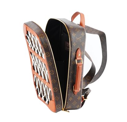 LOUIS VUITTON x NBA
Louis Vuitton x NBA backpack,...