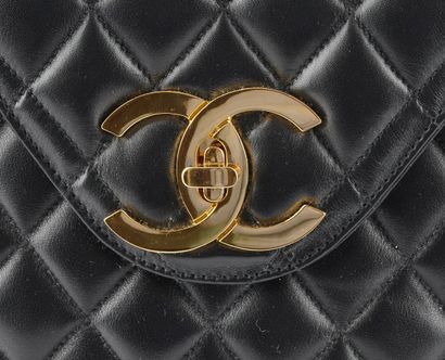 CHANEL
Quilted black leather Chanel bag,...