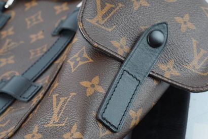 LOUIS VUITTON CHRISTOPHER
Louis Vuitton Christopher...