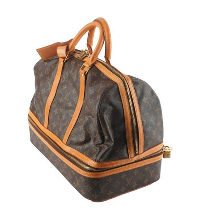 LOUIS VUITTON
Louis Vuitton duffle bag in...