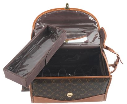 LOUIS VUITTON
Louis Vuitton cosmetic bag...