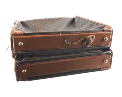 LOUIS VUITTON
Louis Vuitton travel garment...