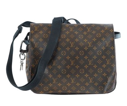 LOUIS VUITTON
Louis Vuitton Monogram canvas...