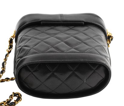 CHANEL CC
Chanel CC shoulder bag in black...