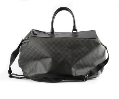 LOUIS VUITTON
Louis Vuitton Damier Carbone...