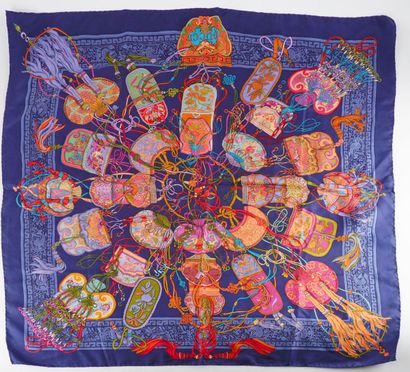GUCCI
Gucci square.
86 x 86 cm - 34 x 34...