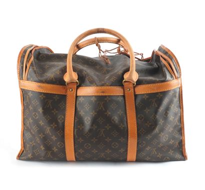 LOUIS VUITTON
Louis Vuitton travel bag in...