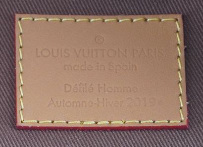LOUIS VUITTON
Louis Vuitton hat chest bag...