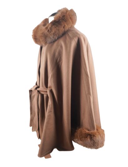 LORO PIANA
Loro Piana Poncho in caramel-colored...