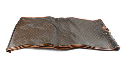 LOUIS VUITTON
Louis Vuitton garment bag in...