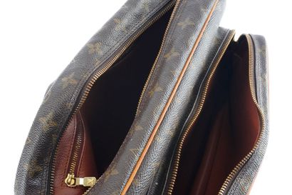 LOUIS VUITTON
Louis Vuitton Messenger shoulder...