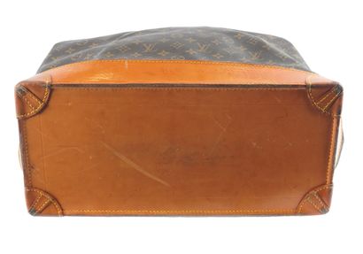 LOUIS VUITTON ECLIPSE
Large Louis Vuitton...