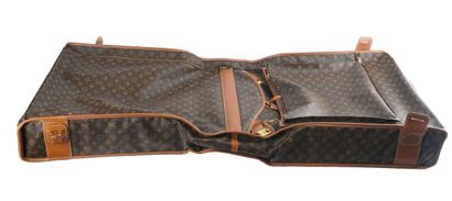 LOUIS VUITTON
Louis Vuitton travel garment...