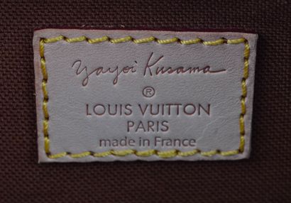 LOUIS VUITTON x YAYOI KUSAMA PAPILLON 30
Louis...