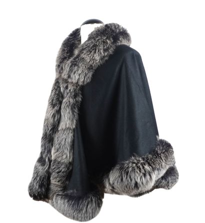 SAGAFURS
Sagafurs Poncho in black wool and...