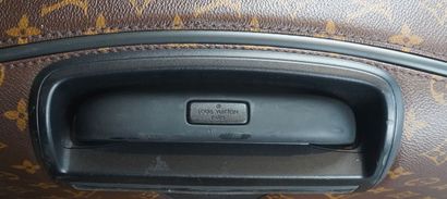 LOUIS VUITTON
Louis Vuitton rolling suitcase...