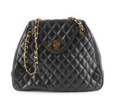 CHANEL
Quilted black leather Chanel bag,...