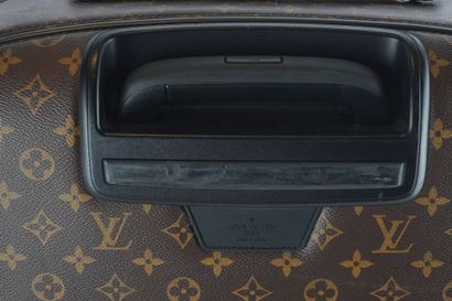 LOUIS VUITTON
Louis Vuitton rolling suitcase...