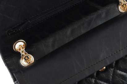 CHANEL 2.55
Chanel shoulder handbag Model...