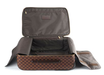 LOUIS VUITTON
Louis Vuitton Damier Ebéne...