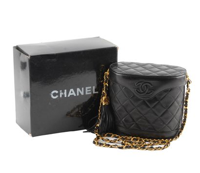 CHANEL CC
Chanel CC shoulder bag in black...