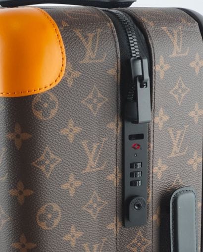 LOUIS VUITTON HORIZON
Louis Vuitton Horizon...