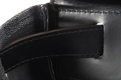 LOUIS VUITTON ECLIPSE
Large Louis Vuitton...
