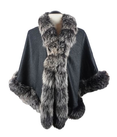 SAGAFURS
Sagafurs wool and cashmere poncho...