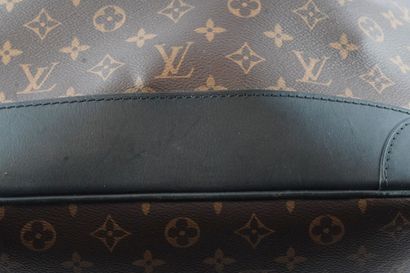 LOUIS VUITTON ECLIPSE
Louis Vuitton Eclipse...