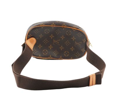 LOUIS VUITTON
Louis Vuitton Ganju Pouch belt...