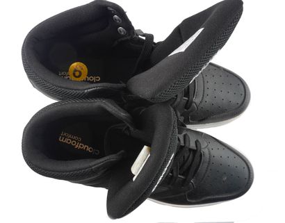 ADIDAS, PUMA
Set of 3 pairs of Adidas and...