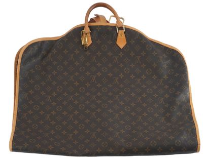 LOUIS VUITTON
Louis Vuitton garment bag in...
